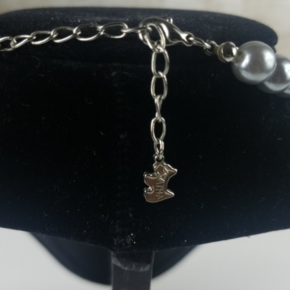 Agatha, Gray and white faux pearl necklace - Picture 3 of 4